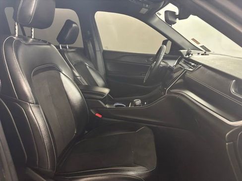 Used 2024 Jeep Grand Cherokee L Altitude image 19