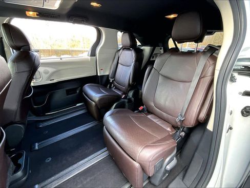 Used 2022 Toyota Sienna Platinum image 20