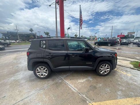 Used 2015 Jeep Renegade Latitude w/ Cold Weather Group II FWD image 11