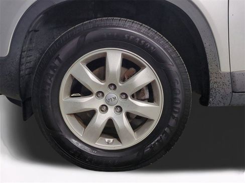 Used 2013 Kia Sorento LX image 11
