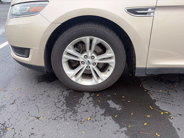 Used 2017 Ford Taurus SE FWD image 12