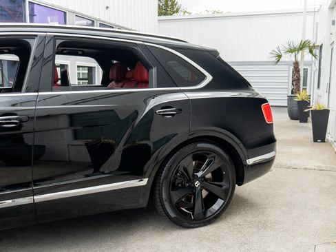 Used 2017 Bentley Bentayga AWD/4WD image 5