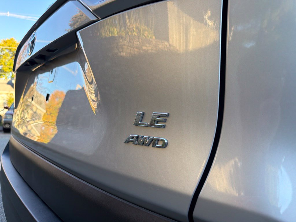Used 2021 Toyota RAV4 LE AWD/4WD image 10