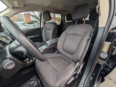 Used 2018 Dodge Journey SE image 16