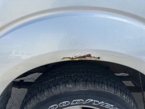 Used 2007 Nissan Frontier SE w/ SE Value Truck Pkg image 14