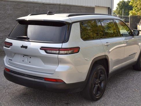 Used 2023 Jeep Grand Cherokee L Laredo image 8