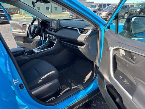 Used 2020 Toyota RAV4 LE w/ All Weather Liner Package AWD/4WD image 26