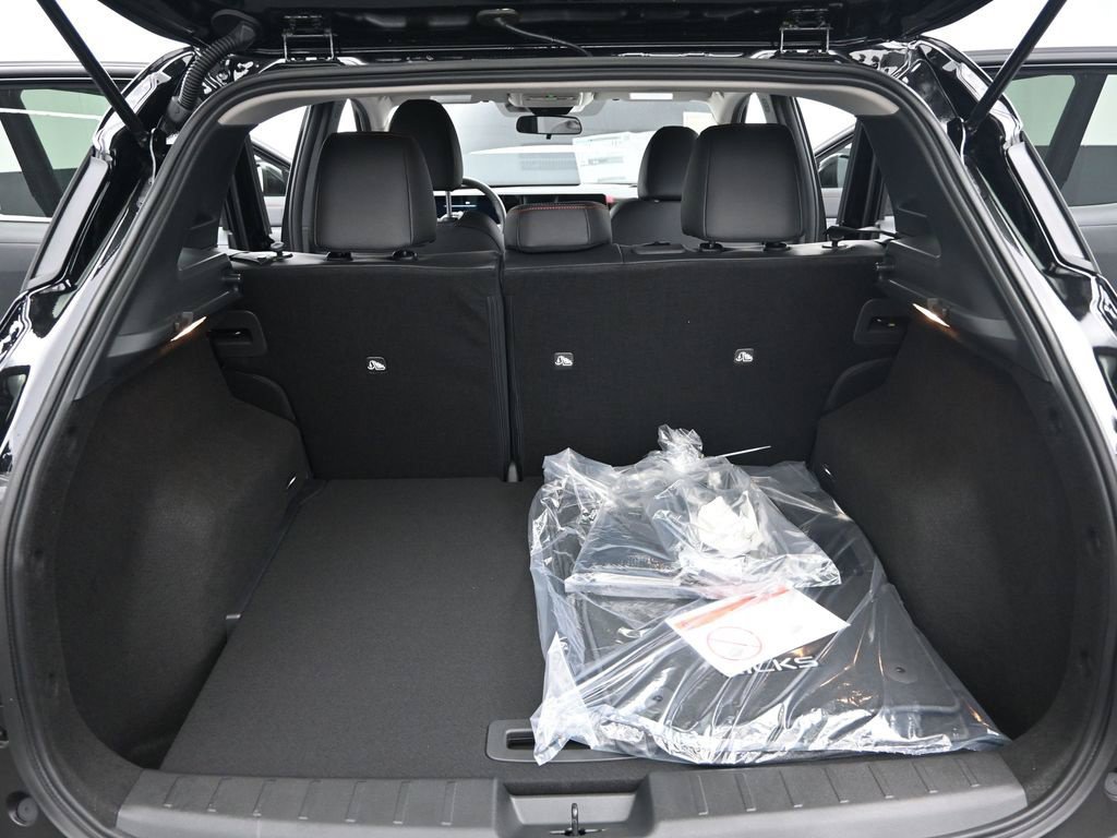 Certified 2026 Nissan Kicks SR w/ Cold Weather Package FWD image 14