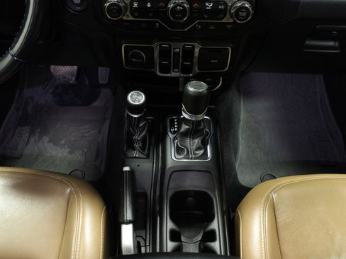 Used 2022 Jeep Wrangler Unlimited Sahara w/ Cold Weather Group image 21