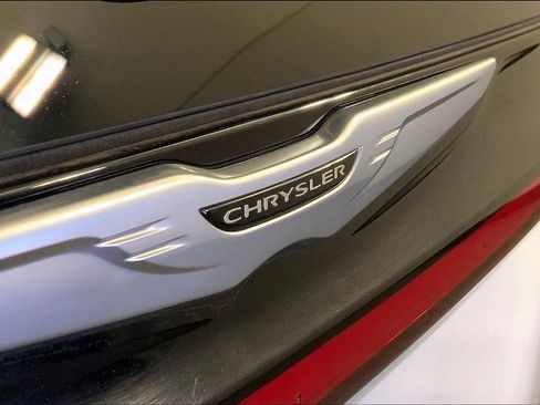 Used 2024 Chrysler Pacifica Touring-L FWD image 32