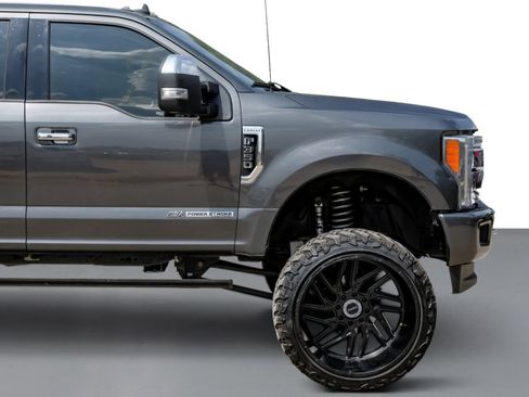 Used 2019 Ford F350 Lariat w/ Lariat Ultimate Package AWD/4WD image 7