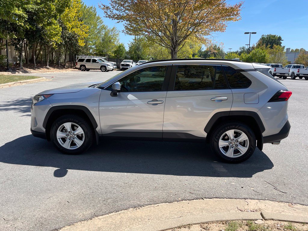 Used 2021 Toyota RAV4 XLE AWD/4WD image 4