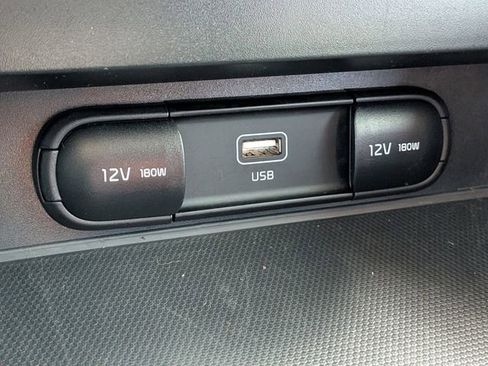 Used 2025 Kia Soul LX w/ LX Technology Package FWD image 30