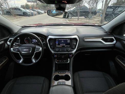 Used 2023 GMC Acadia SLE image 10