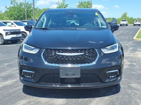 Used 2024 Chrysler Pacifica Touring-L FWD image 26