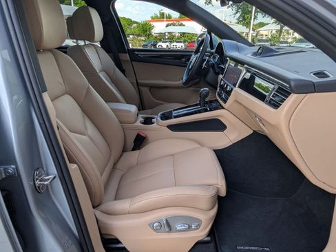 Certified 2026 Porsche Macan AWD/4WD image 25