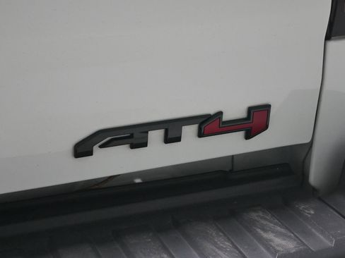 Used 2022 GMC Canyon AT4 image 25