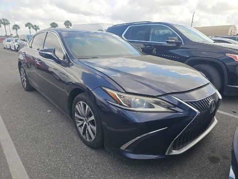 Used 2019 Lexus ES 350 Ultra Luxury w/ Premium Package image 2