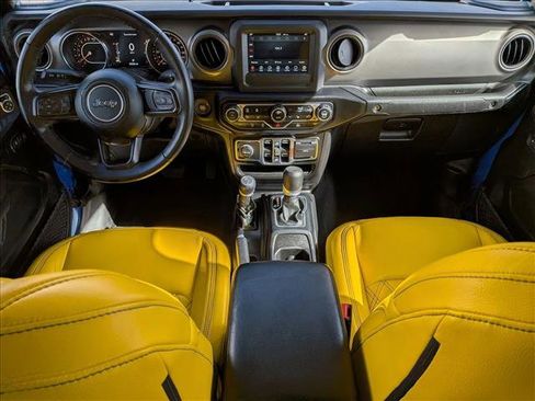 Used 2022 Jeep Gladiator Willys image 17