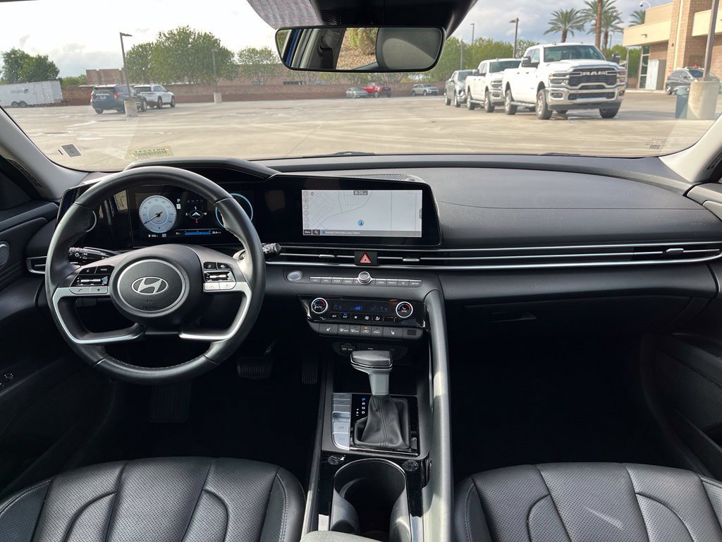 Used 2025 Hyundai Elantra Limited FWD image 13