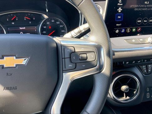 Used 2025 Chevrolet Blazer LT image 18
