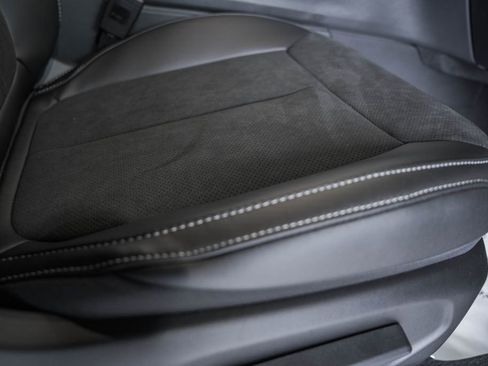 New 2025 Jeep Grand Cherokee 4WD image 32