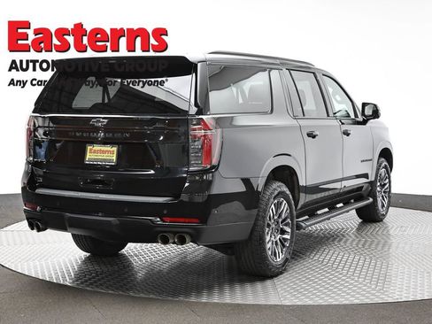 Used 2025 Chevrolet Suburban Z71 image 5