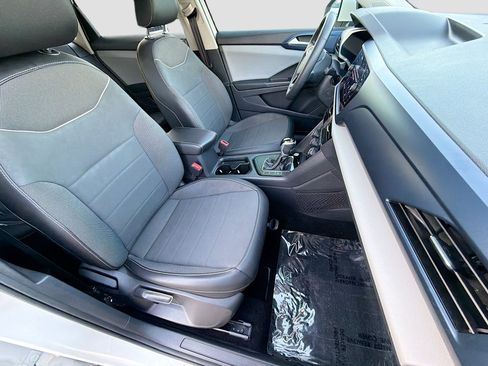Used 2023 Volkswagen Taos SE w/ Panoramic Sunroof Package FWD image 14