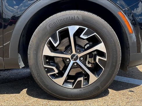 Used 2023 Kia Sportage EX image 8