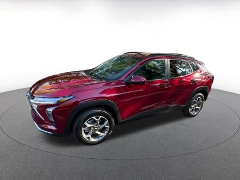 Used 2025 Chevrolet Trax LT image 8