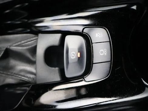 Used 2021 Toyota C-HR XLE FWD image 34