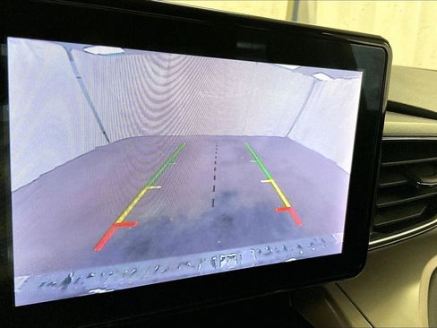 Certified 2022 Ford Explorer XLT w/ Equipment Group 202A image 20