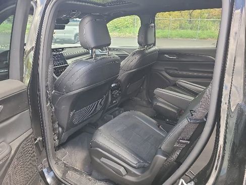 Used 2025 Jeep Grand Cherokee L Altitude AWD/4WD image 13