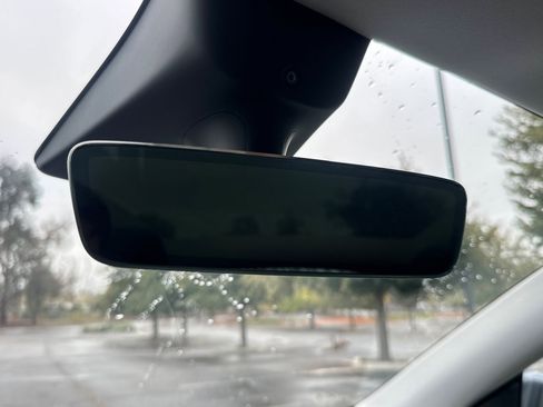 Used 2022 Tesla Model Y Performance image 37