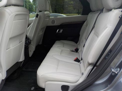 Used 2017 Land Rover Discovery HSE image 34