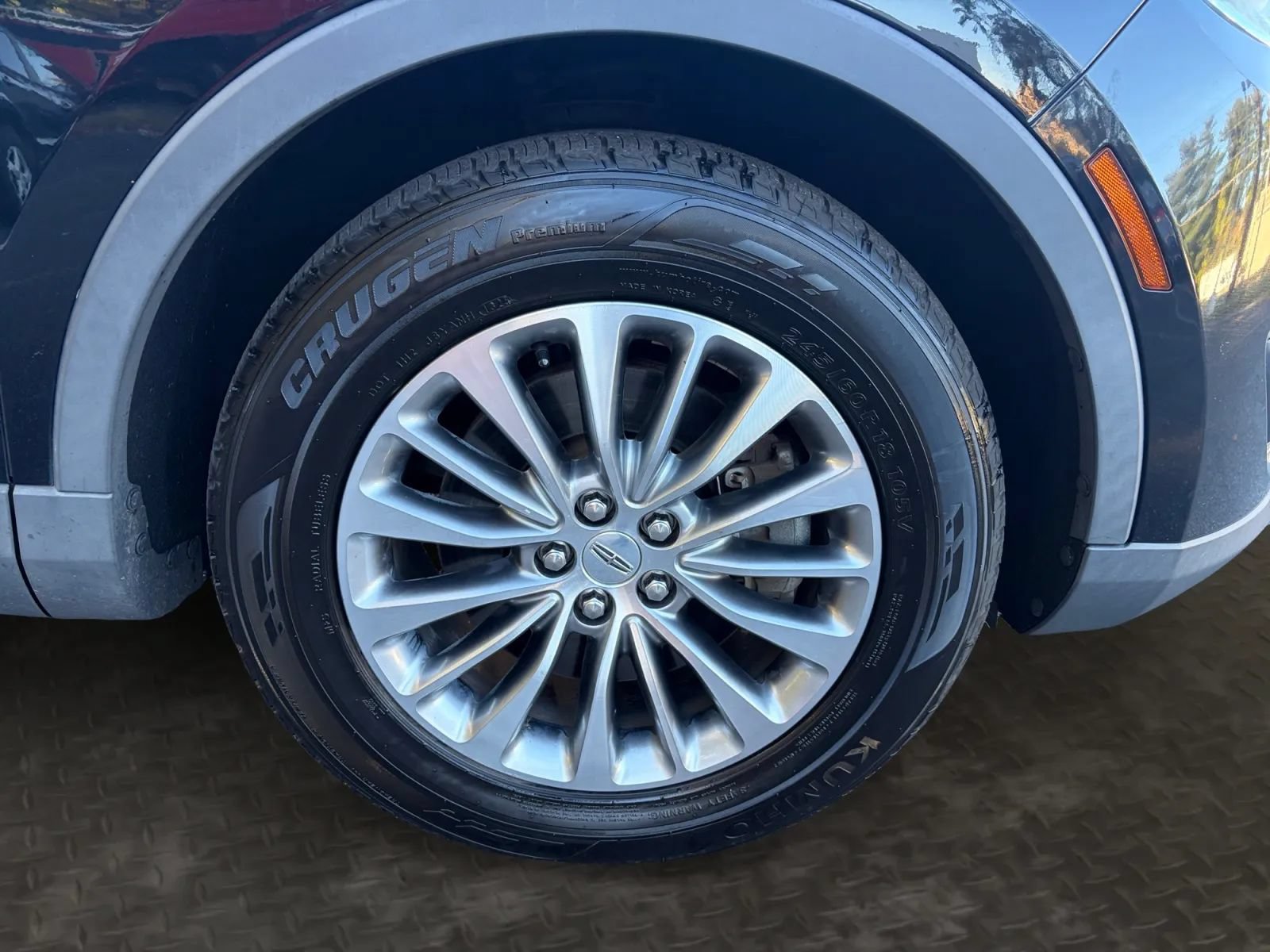 Used 2017 Lincoln MKX Select w/ Select Plus Package AWD/4WD image 37