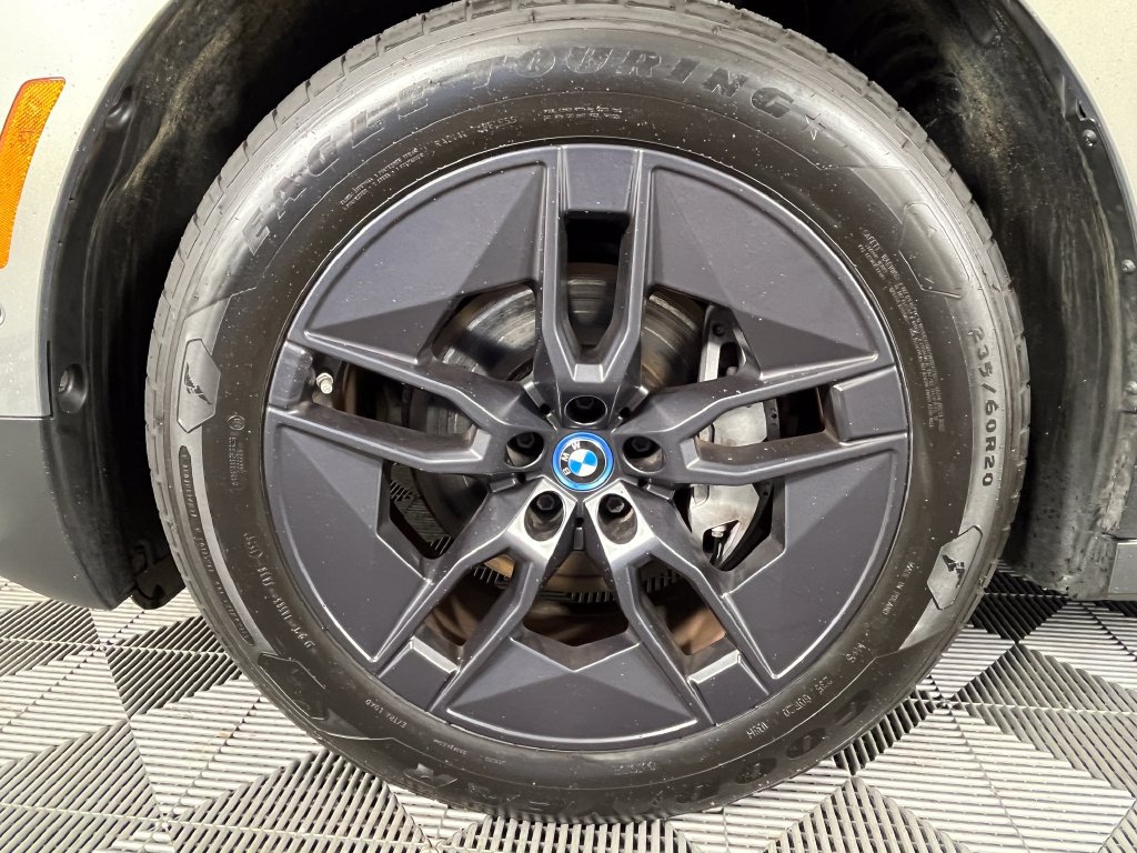 Used 2024 BMW iX xDrive50 AWD/4WD image 17