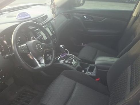 Used 2019 Nissan Rogue SV w/ Sun & Sound Touring Package image 10