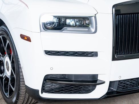 Used 2021 Rolls-Royce Cullinan Black Badge image 20