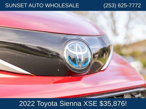 Used 2022 Toyota Sienna XSE FWD image 30
