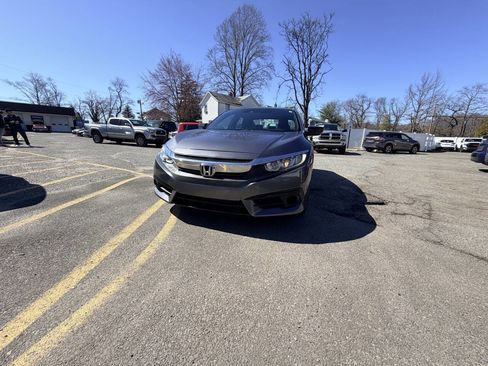 Used 2021 Honda Civic Sport image 2