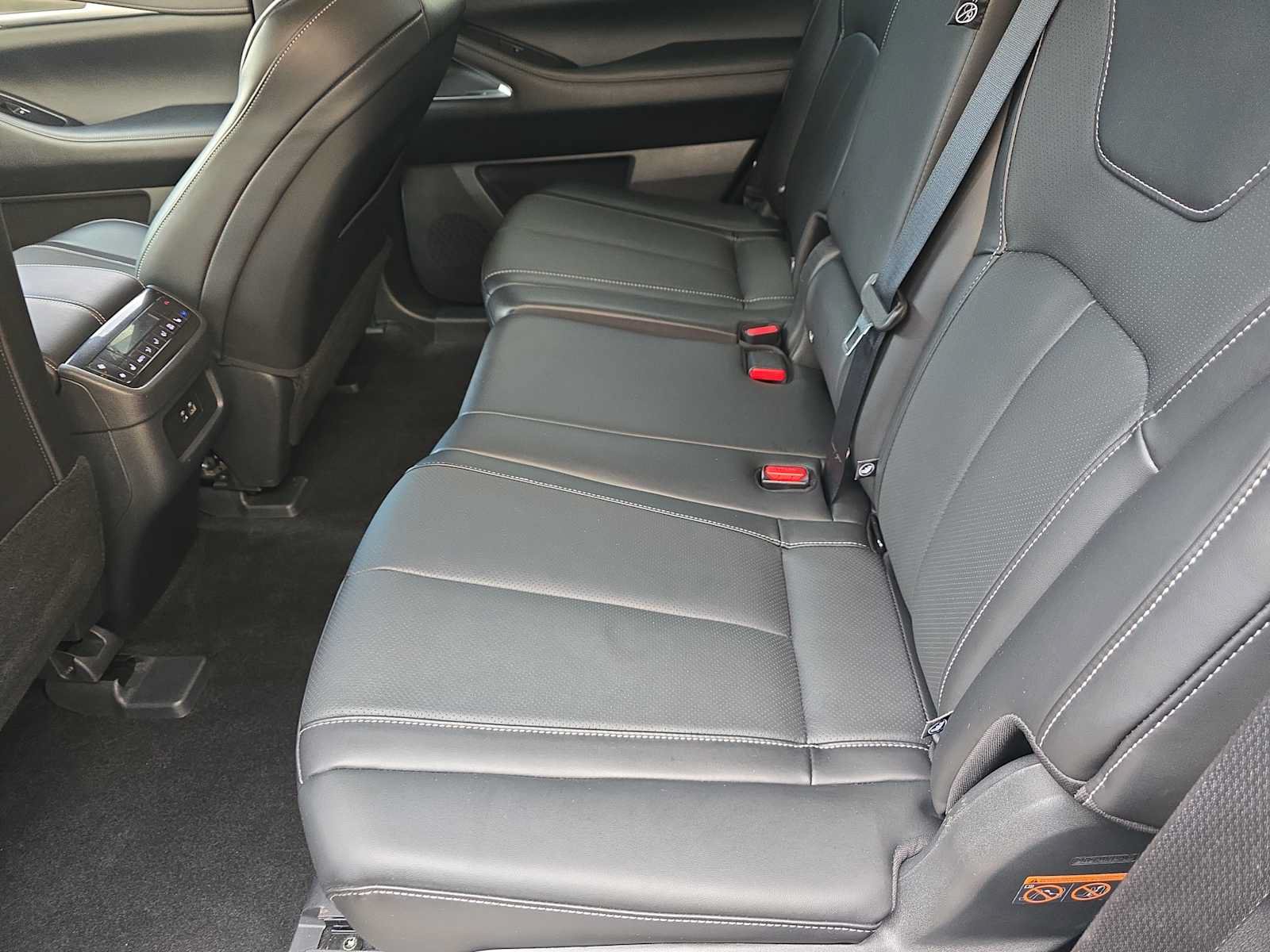 Used 2025 INFINITI QX60 Luxe FWD image 13