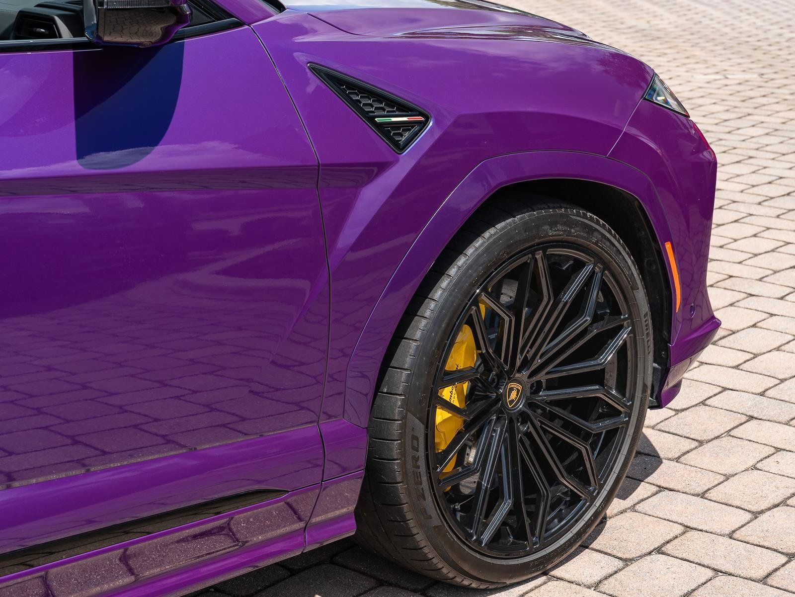 Used 2025 Lamborghini Urus SE AWD/4WD image 13