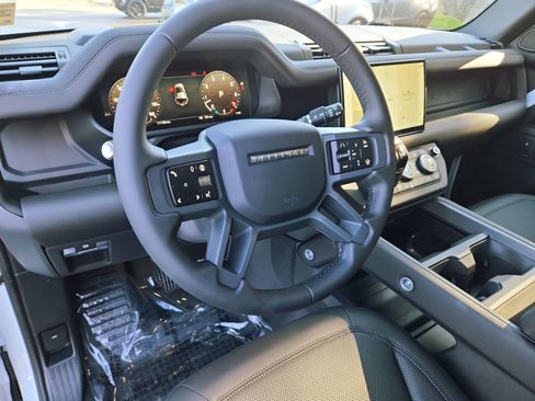 Used 2025 Land Rover Defender 110 S image 14
