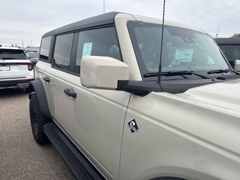 New 2026 Ford Bronco Outer Banks w/ Sasquatch Package AWD/4WD image 7