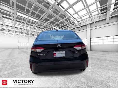 Used 2026 Toyota Corolla LE w/ LE Premium Package FWD image 4