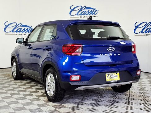 Used 2021 Hyundai Venue SE FWD image 2