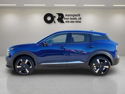 Used 2025 Nissan Kicks SR w/ SR Premium Package AWD/4WD image 3