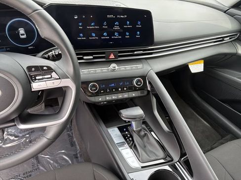 Certified 2025 Hyundai Elantra SEL FWD image 27