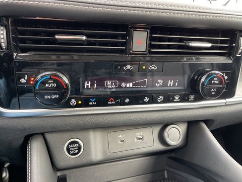 Used 2021 Nissan Rogue SL w/ Premium Package image 12